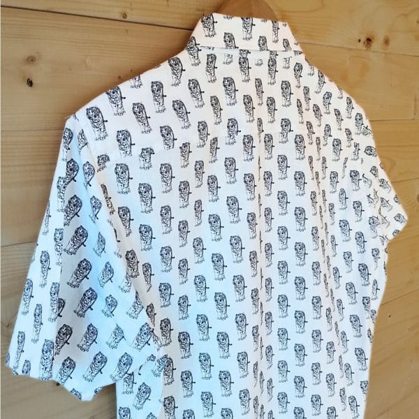 chemise manches courtes en coton imprimé tigres noirs sur fond blanc